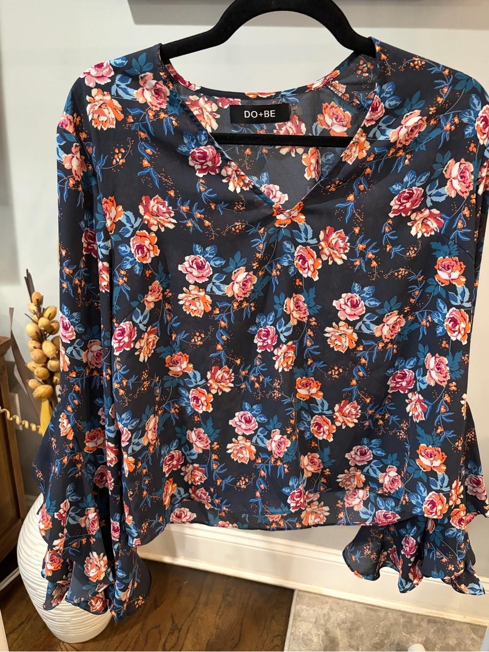 DO+BE black Floral Ruffled Sleeve V-Neck Blouse size medium